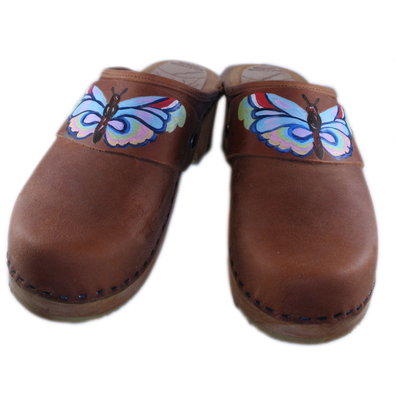 Traditional Heel Cinnamon with Hand Painted Butterfly Snap Strap